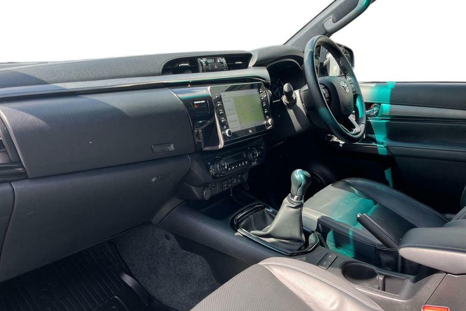 Toyota HILUX Invincible X 2.8 D-4d 4X4 Double Cab Pick Up Blue #3