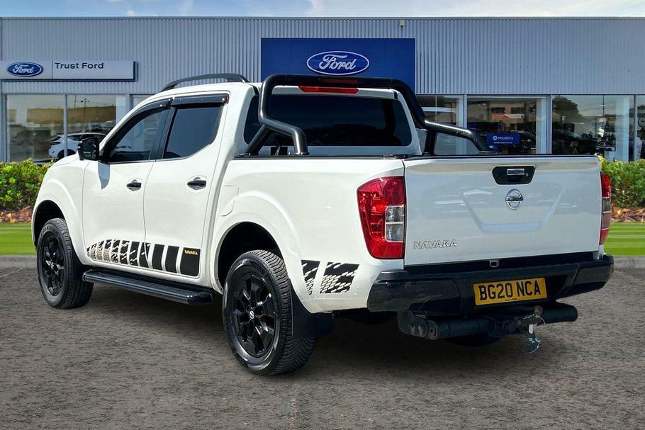 Nissan Navara Special Edition Double Cab Pick Up N-guard 2.3Dci White #2