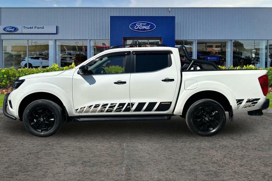 Nissan Navara Special Edition Double Cab Pick Up N-guard 2.3Dci White #5