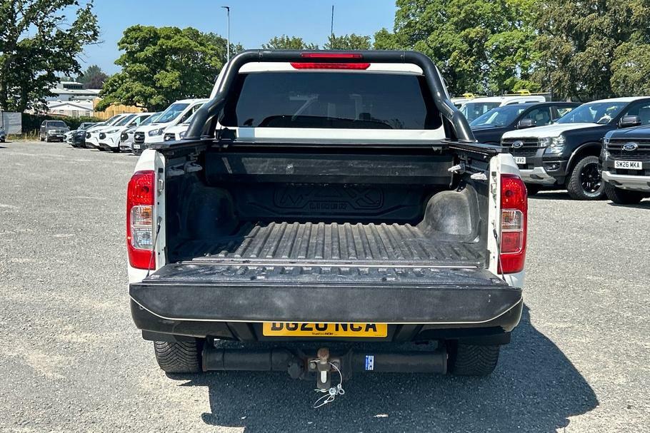 Nissan Navara Special Edition Double Cab Pick Up N-guard 2.3Dci White #6