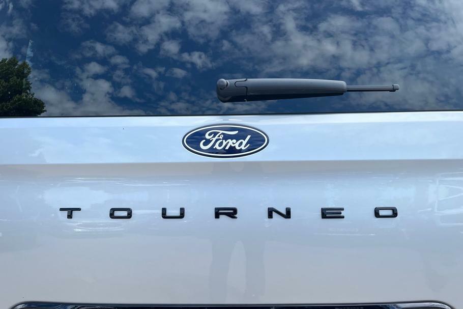 Ford Tourneo Custom Titanium Red #20
