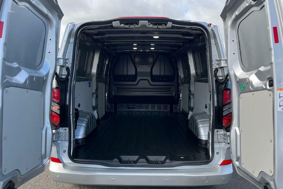 Ford Transit Custom 320 Limited L2 Lwb Fwd 2.0 Ecoblue 136Ps Low Roof Silver #6