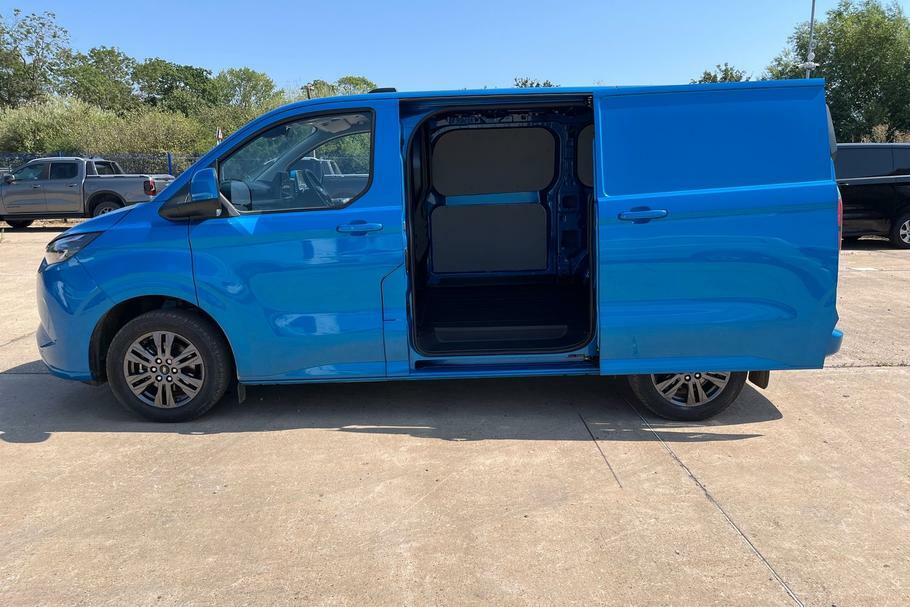 Ford Transit Custom 320 Limited L1 Swb Rwd 100Kw 65Kwh Low Roof Blue #4