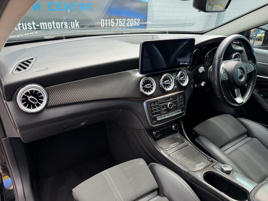 Mercedes-Benz GLA Class Urban Edition Black #2