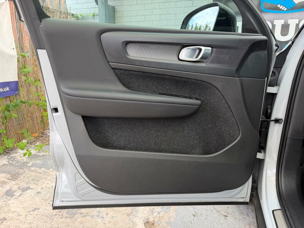 Volvo XC40 R-design, T3 Rear Park Assist, Rear Tin #40