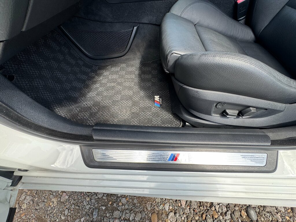 BMW 5 Series Estate Blue #42