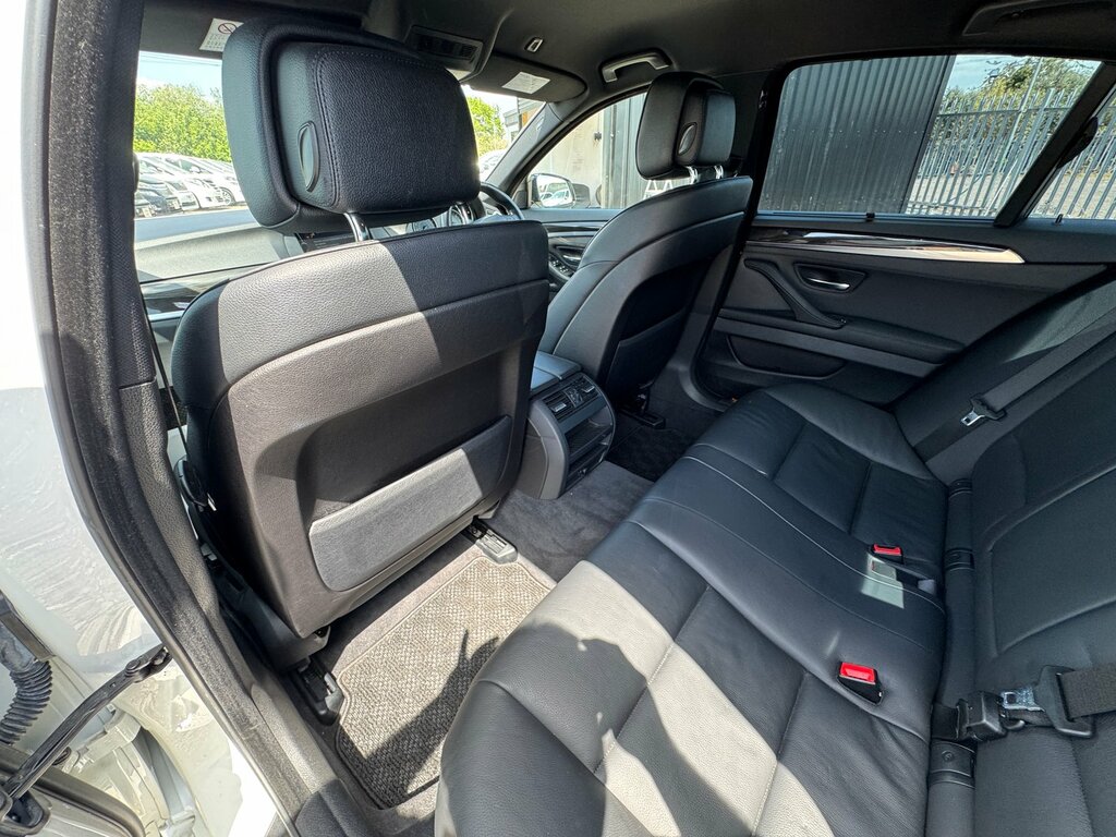 BMW 5 Series Estate Blue #36
