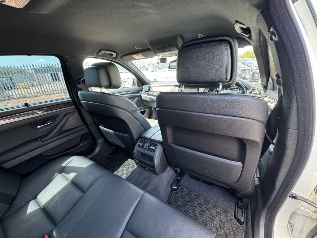 BMW 5 Series Estate Blue #26