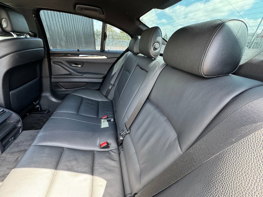 BMW 5 Series Estate Blue #37