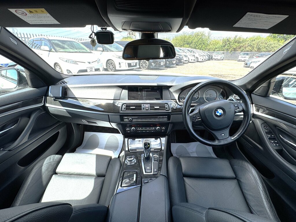 BMW 5 Series Estate Blue #24