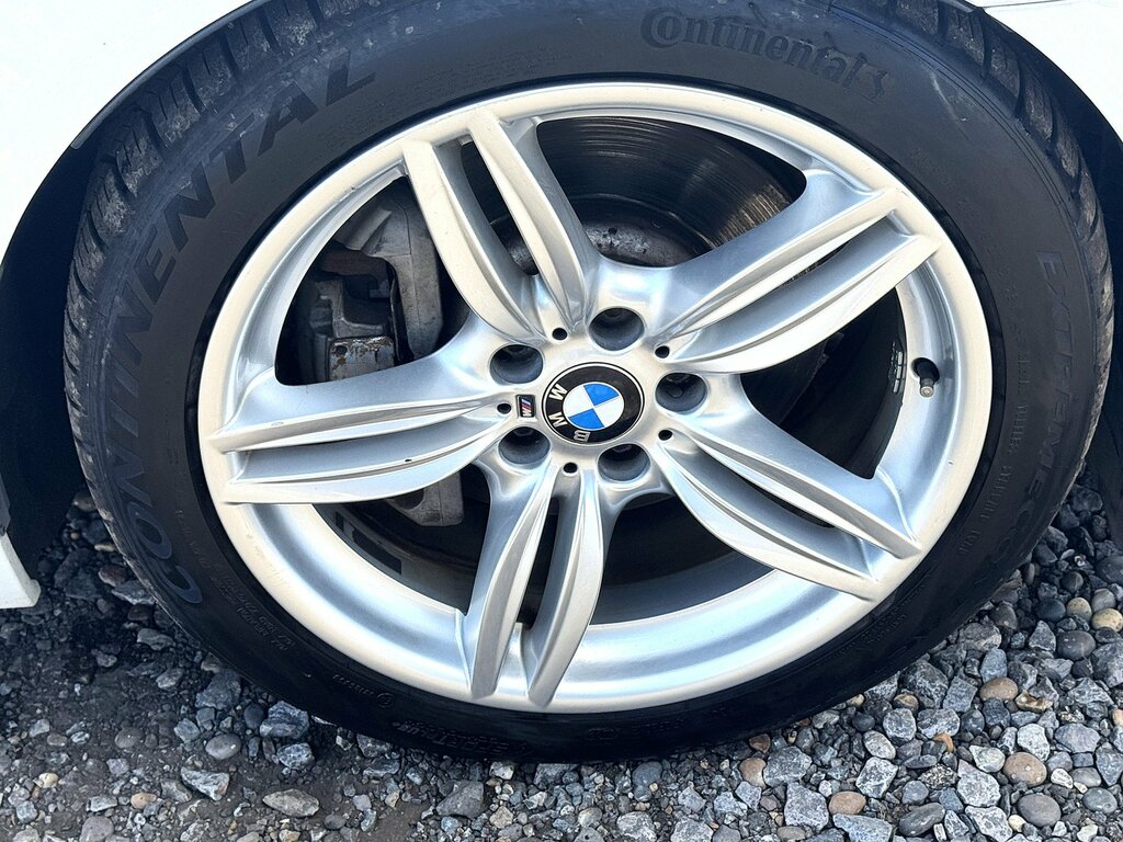 BMW 5 Series Estate Blue #10