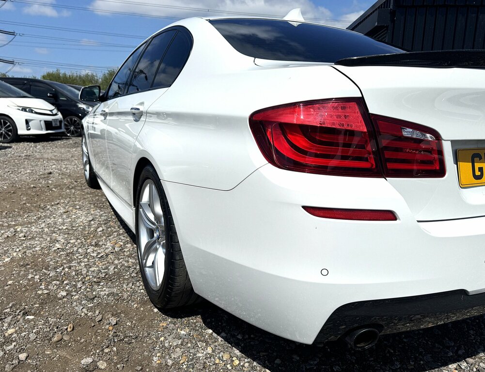 BMW 5 Series Estate Blue #16