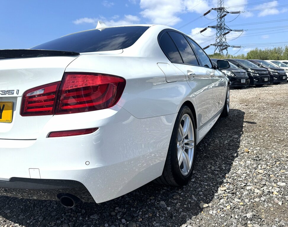 BMW 5 Series Estate Blue #14