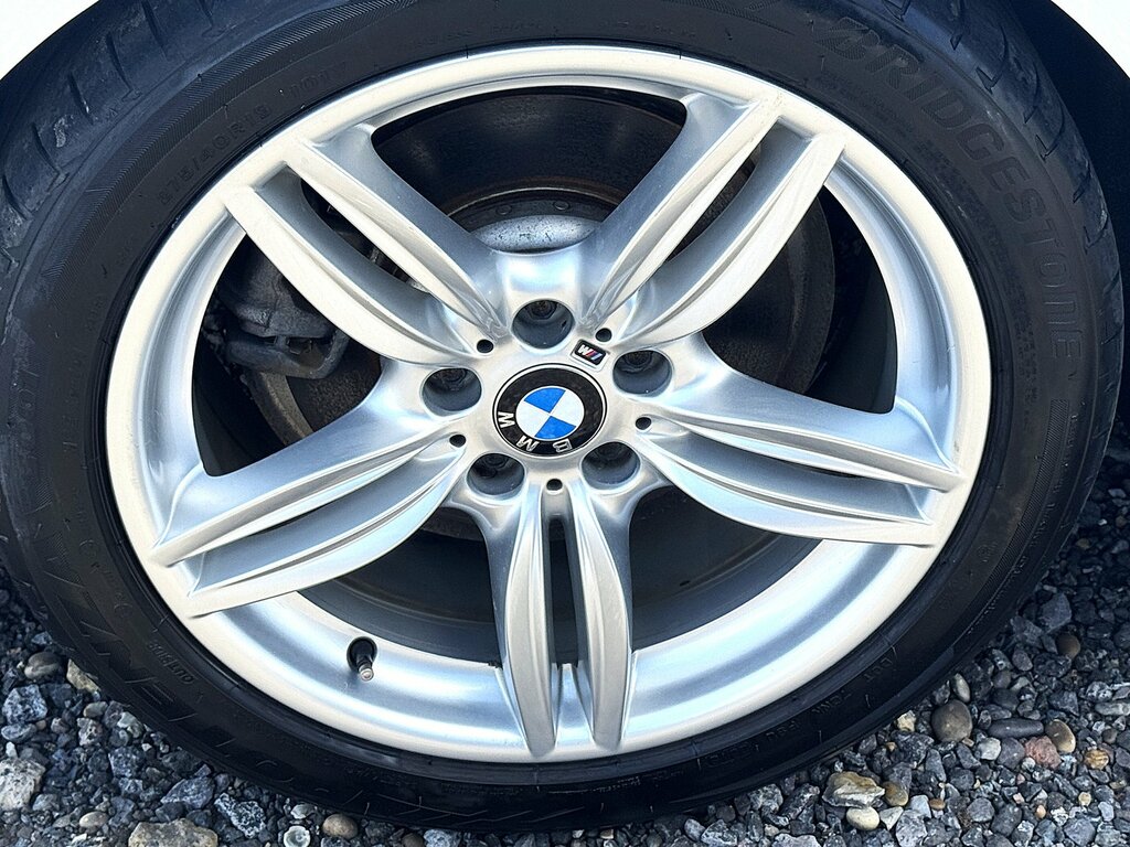 BMW 5 Series Estate Blue #9
