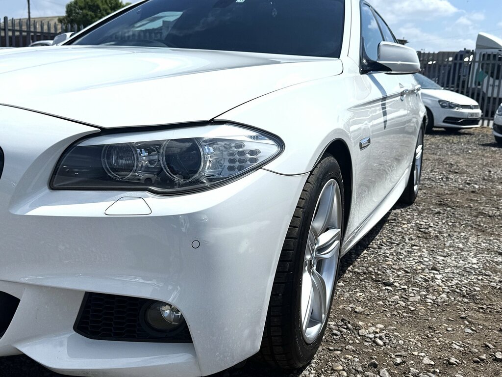 BMW 5 Series Estate Blue #12