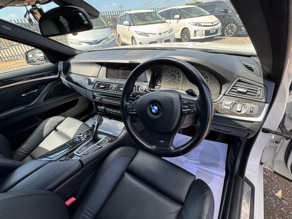 BMW 5 Series Estate Blue #23