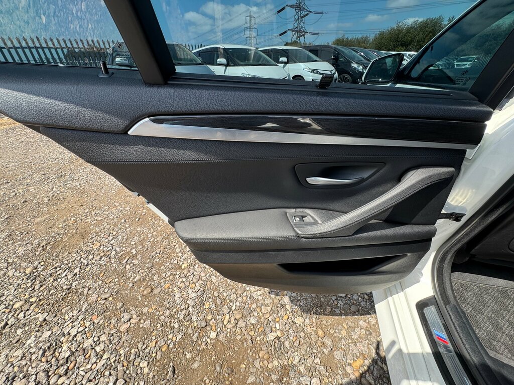BMW 5 Series Estate Blue #35
