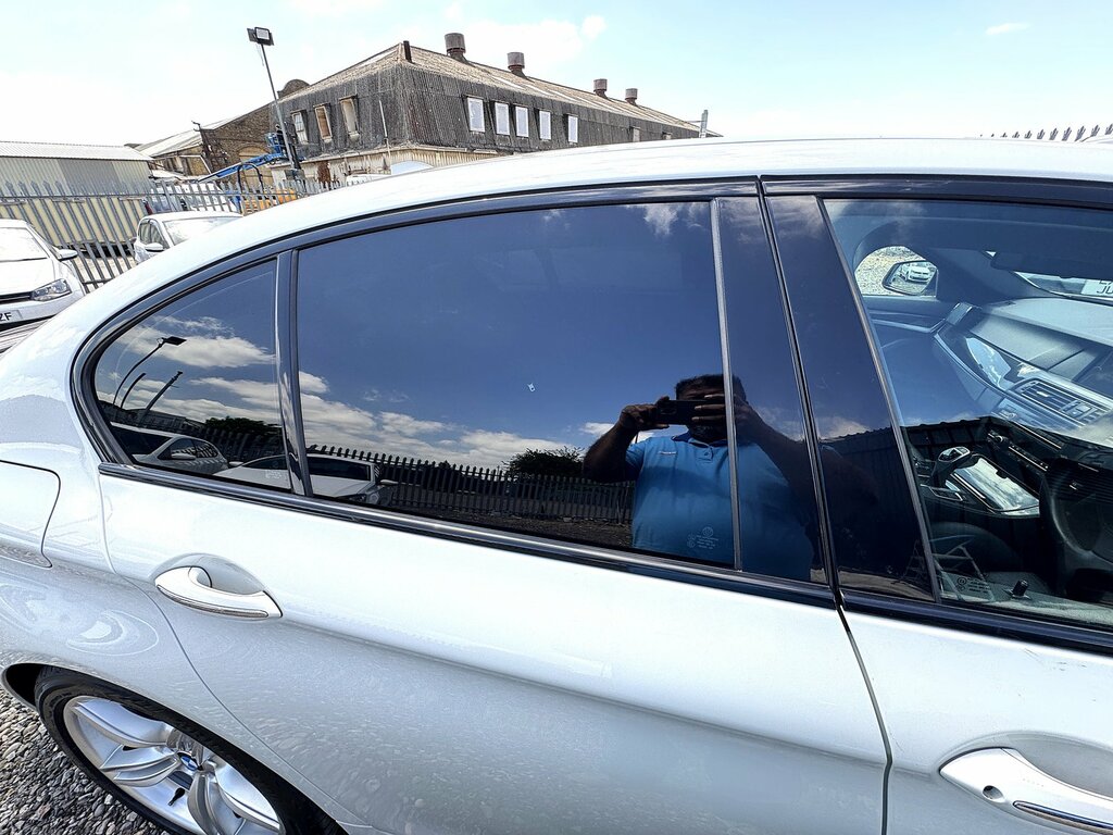 BMW 5 Series Estate Blue #45