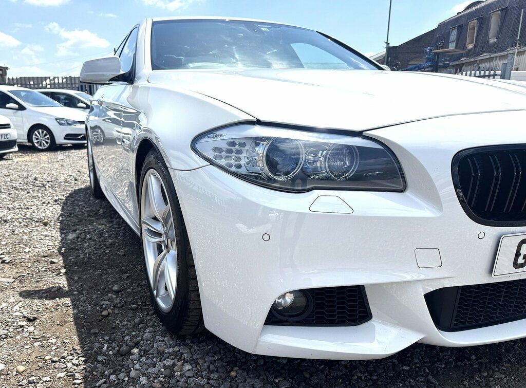 BMW 5 Series Estate Blue #13