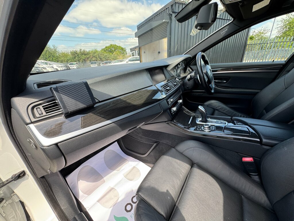 BMW 5 Series Estate Blue #43