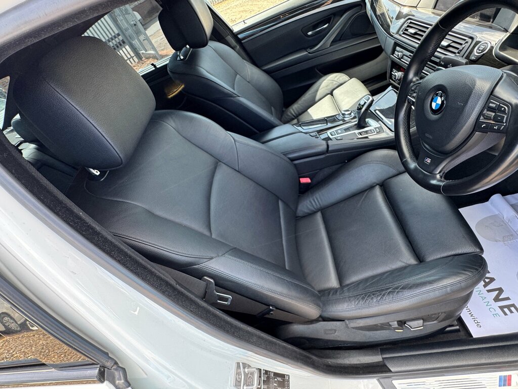 BMW 5 Series Estate Blue #21