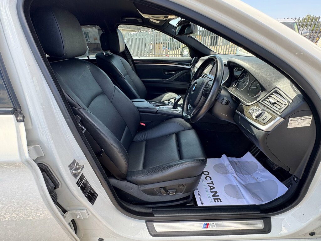 BMW 5 Series Estate Blue #22
