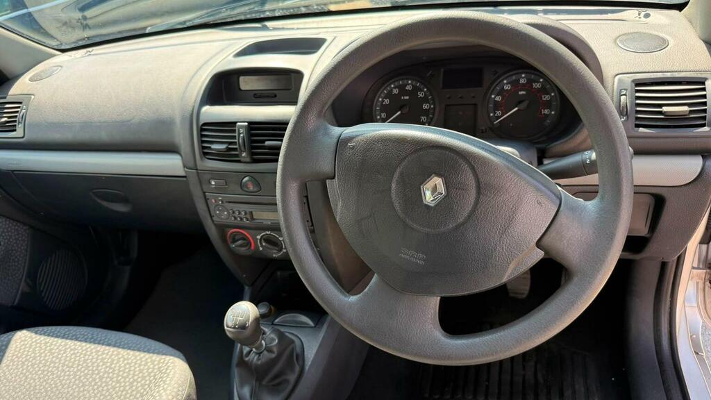 Renault Clio Silver #38