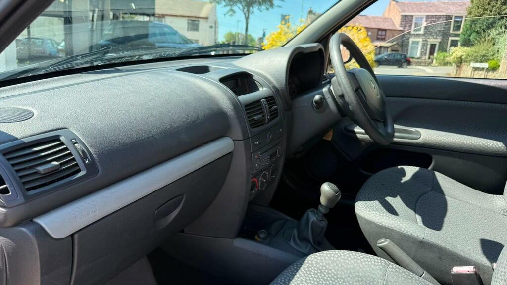 Renault Clio Silver #29