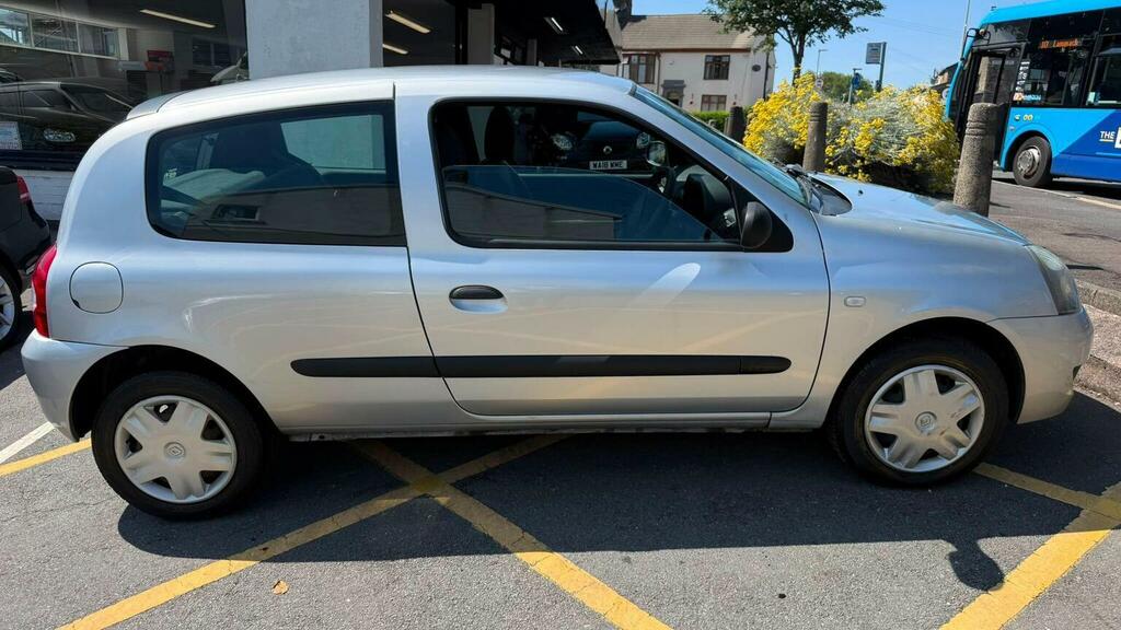 Renault Clio Silver #25