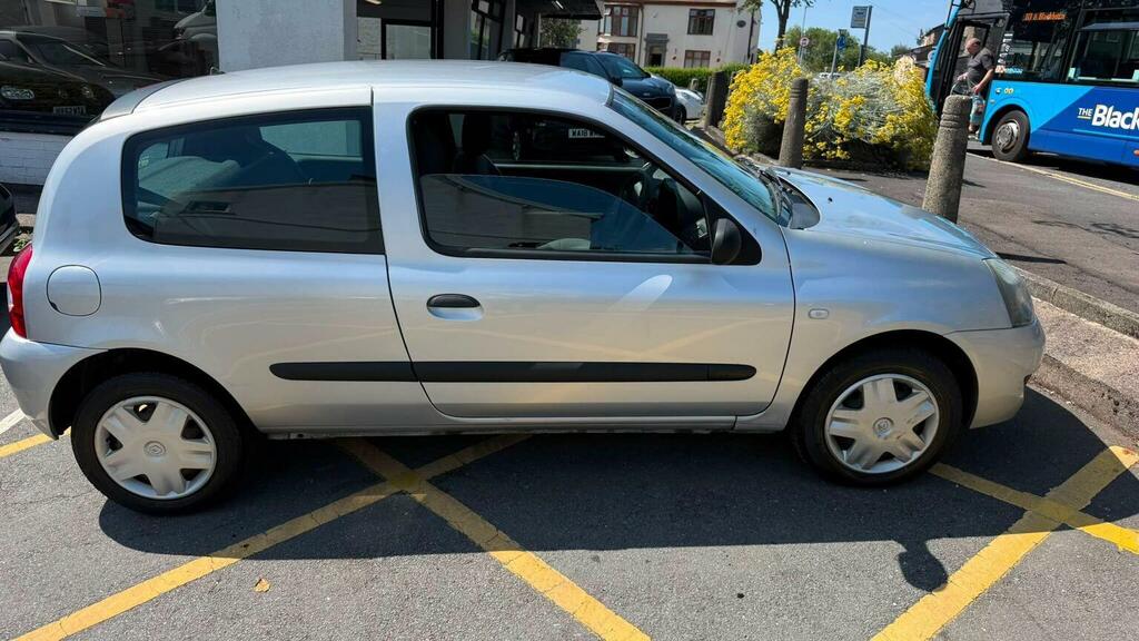 Renault Clio Silver #24