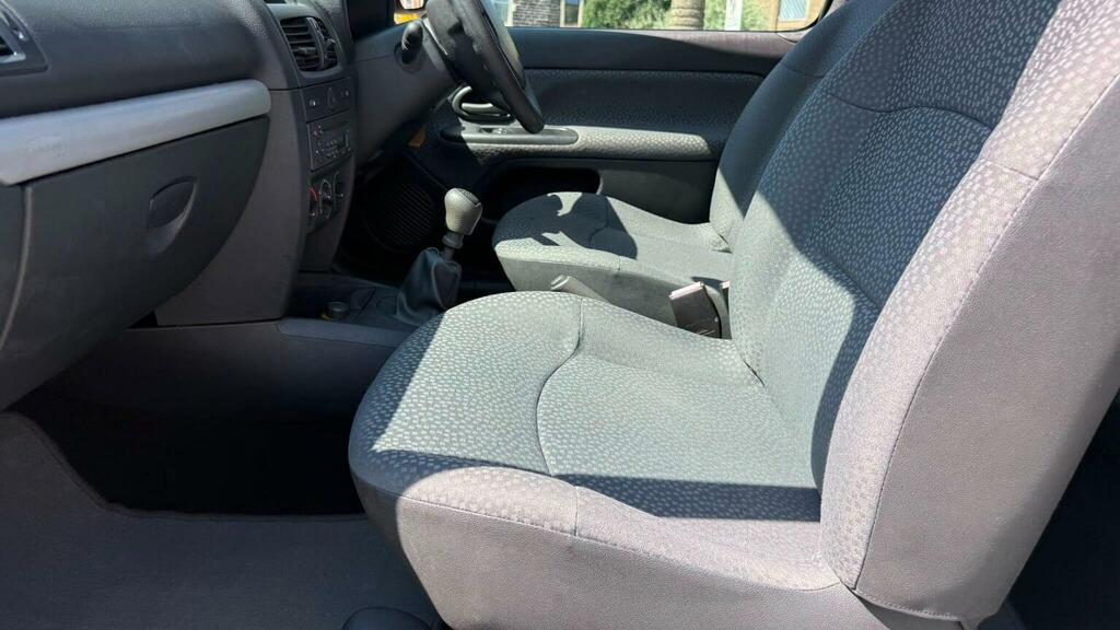 Renault Clio Silver #39