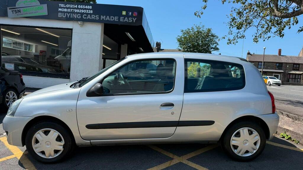 Renault Clio Silver #18