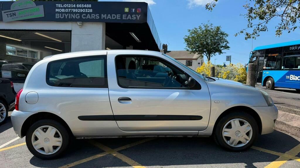 Renault Clio Silver #23