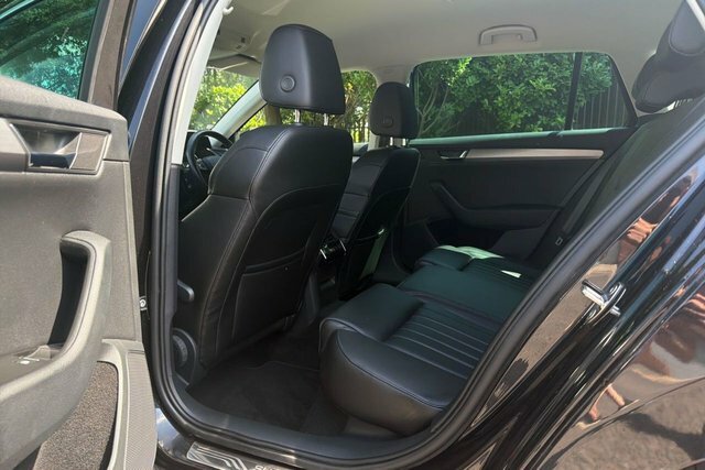 Skoda Superb Hatchback Black #16
