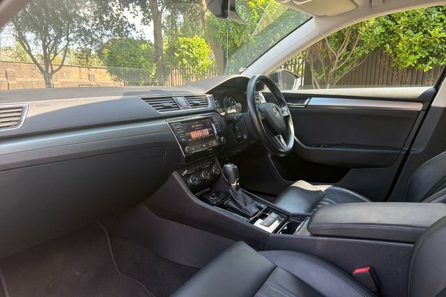 Skoda Superb Hatchback Black #10