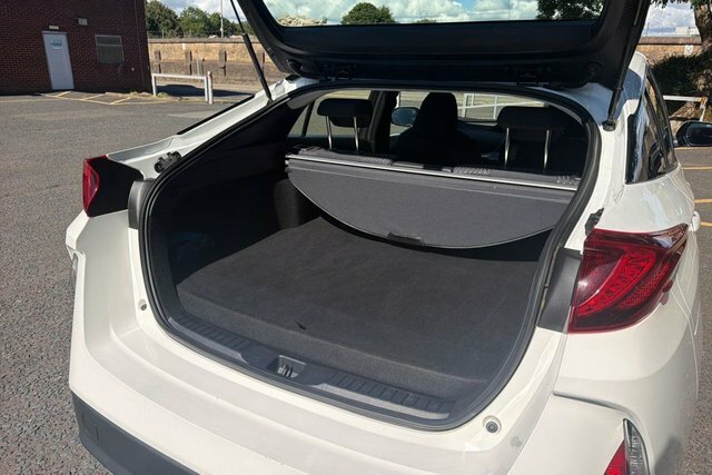 Toyota Prius 1.8 Vvti Plug-in Excel Cvt White #13