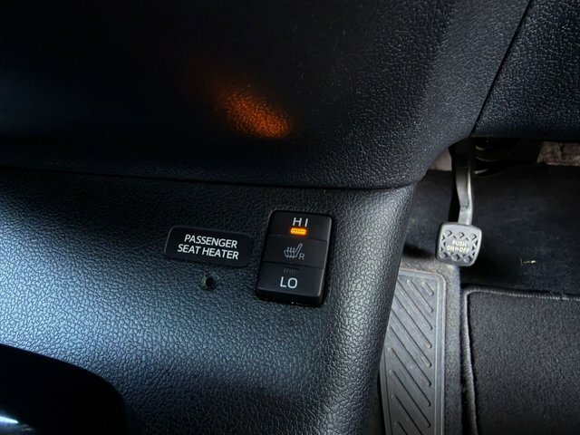 Toyota Prius 1.8 Vvti Plug-in Excel Cvt White #33