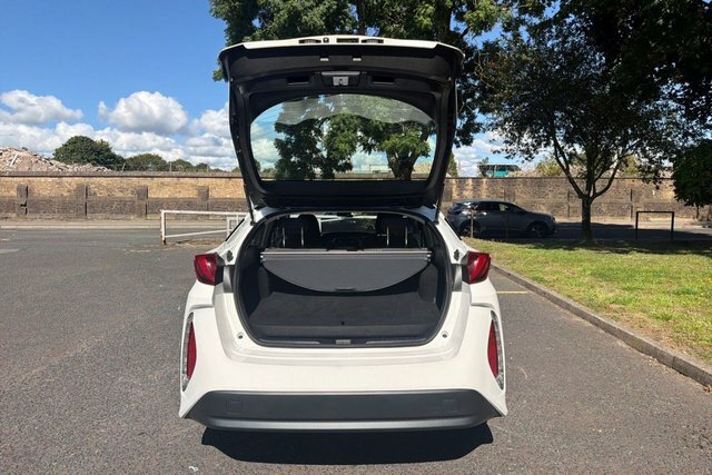Toyota Prius 1.8 Vvti Plug-in Excel Cvt White #12