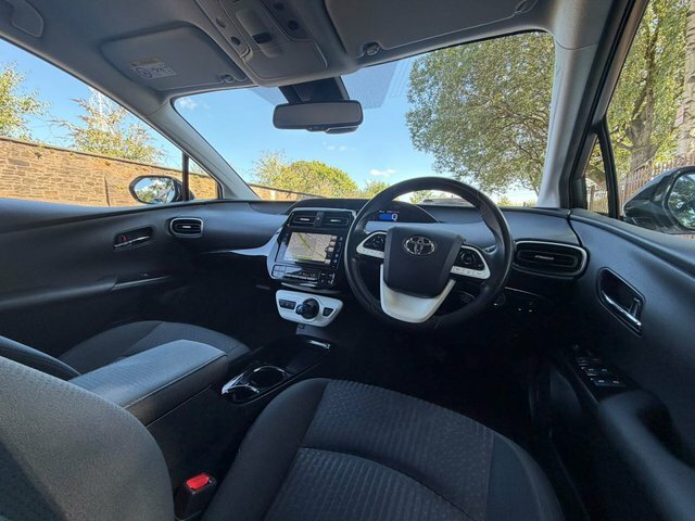 Toyota Prius 1.8 Vvti Plug-in Excel Cvt White #49