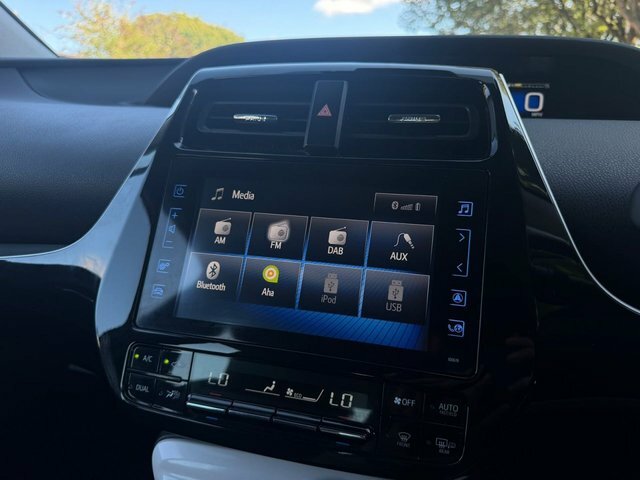 Toyota Prius 1.8 Vvti Plug-in Excel Cvt White #23