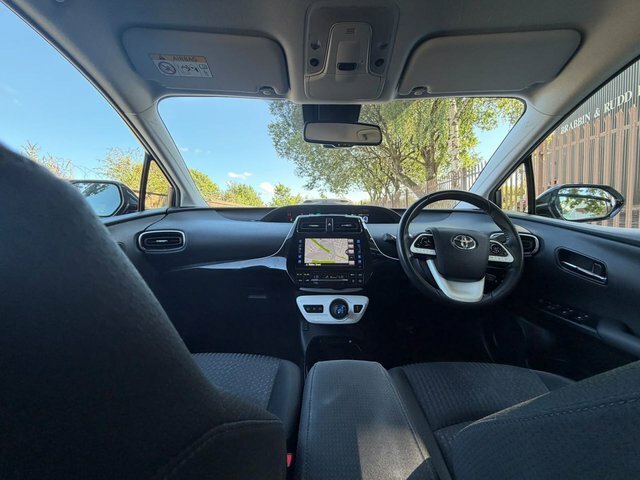 Toyota Prius 1.8 Vvti Plug-in Excel Cvt White #50