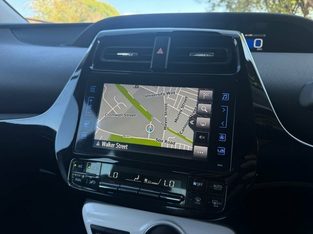 Toyota Prius 1.8 Vvti Plug-in Excel Cvt White #25