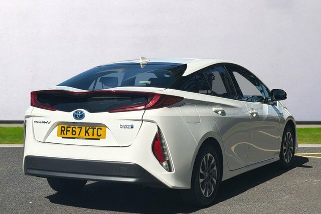 Toyota Prius 1.8 Vvti Plug-in Excel Cvt White #7