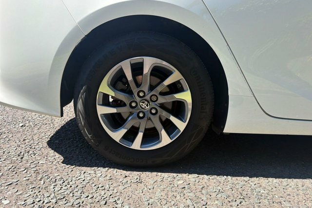 Toyota Prius 1.8 Vvti Plug-in Excel Cvt White #19