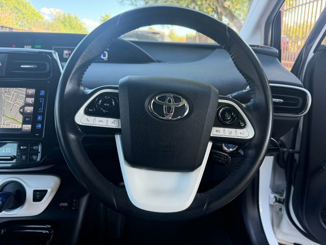 Toyota Prius 1.8 Vvti Plug-in Excel Cvt White #29