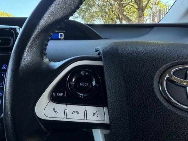 Toyota Prius 1.8 Vvti Plug-in Excel Cvt White #27