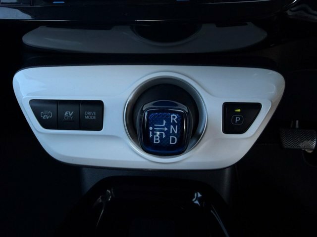 Toyota Prius 1.8 Vvti Plug-in Excel Cvt White #35