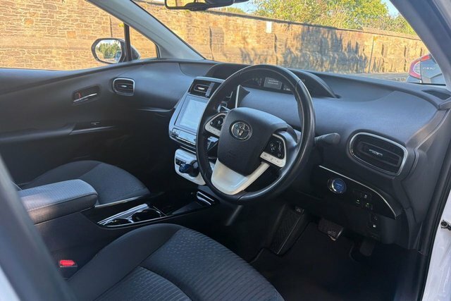 Toyota Prius 1.8 Vvti Plug-in Excel Cvt White #9