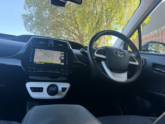 Toyota Prius 1.8 Vvti Plug-in Excel Cvt White #46