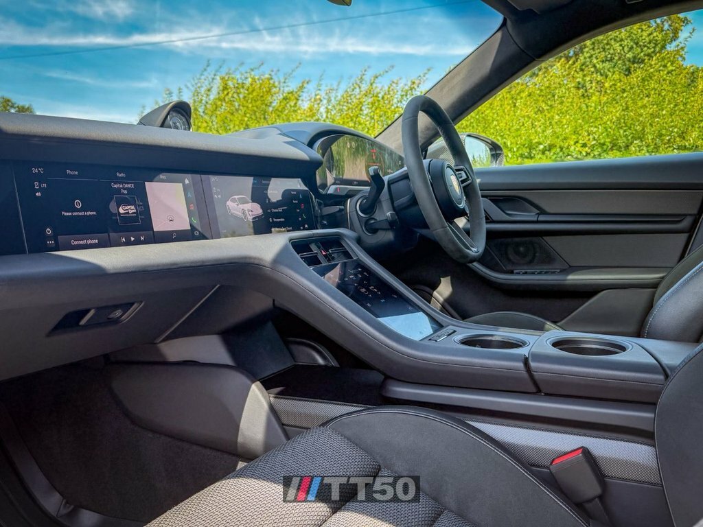 Porsche Taycan 350Kw 4 93Kwh 22Kw 5 Seat White #47